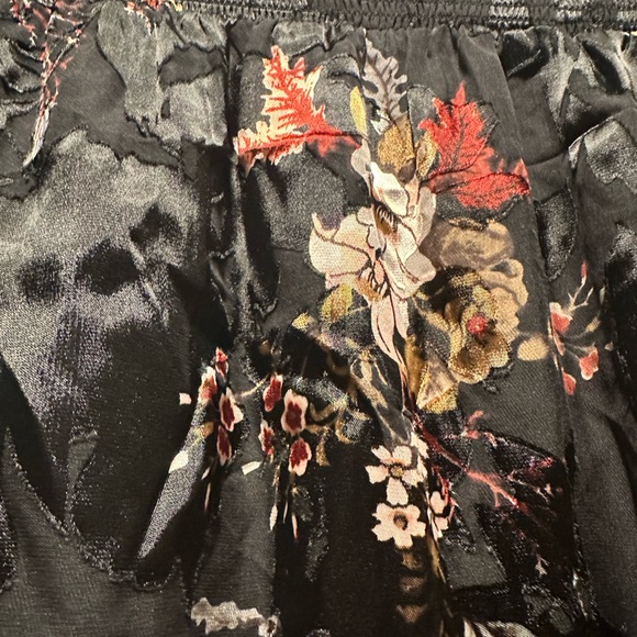 NWT WHBM Off Shoulder Smocked Black with Fire Quartz Floral Burnout Blouse - Picture 7 of 8